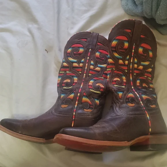 Ariat cowboy boots - Picture 2 of 2